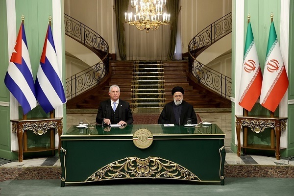 The presidents of Iran and Cuba at a joint press conference in Tehran