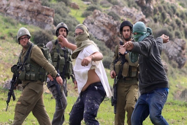 Israeli settlers hurling stones at Plaestinians