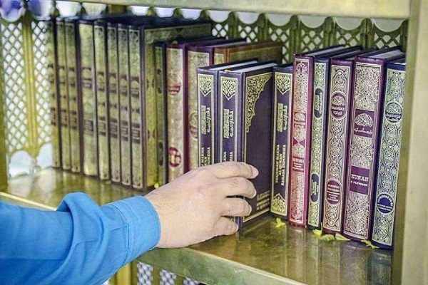 Copies of Quran, Translations in Different Languages Made Available for Mecca Grand Mosque Visitors