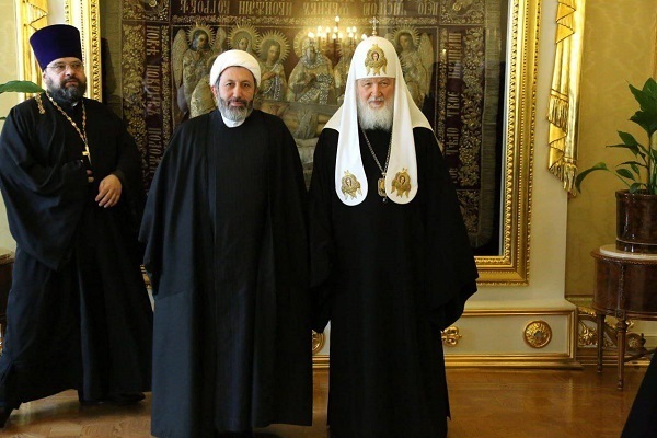 Head of the Islamic Culture and Relations Organization Hojat-ol-Islam Mohammad Mehdi Imanipour and Patriarch Kirill of Moscow meet in Russia