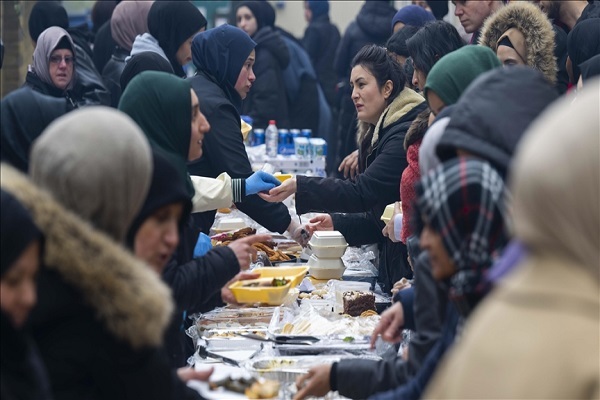 Fundraiser for Turkey Quake Victims Held at London Mosque