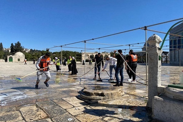 Campaign Launched to Dust, Clean Al-Aqsa Mosque Ahead of Ramadan