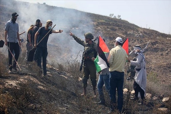 Israeli settlers attack Palestinians