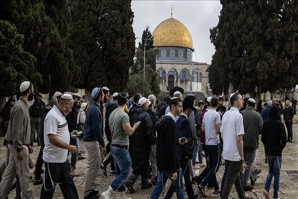 Zionist settlers storm al-Aqsa Mosque