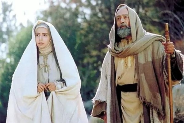A screen grab of Saint Mary TV series, produced in Iran in 2000, that shows Hazrat Maryam and Zakariya.