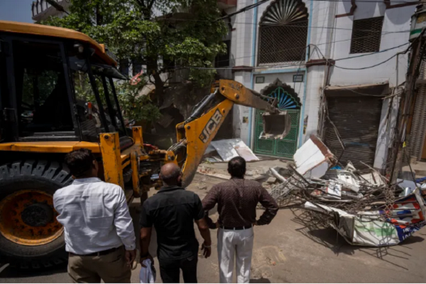 Mosque being demolished in India
