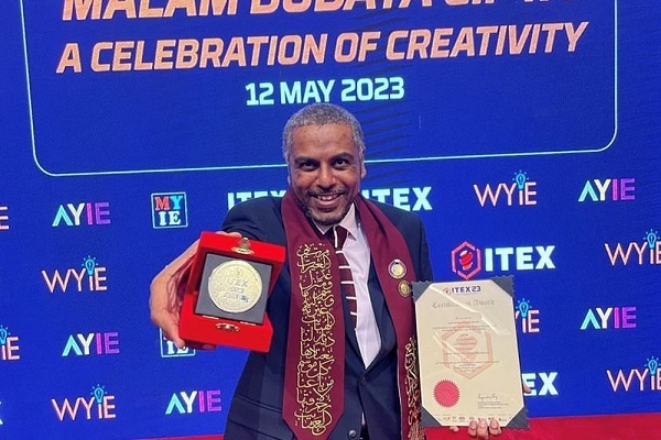 Malaysian Event Presents Gold Medal to Inventor of smart educational prayer rug