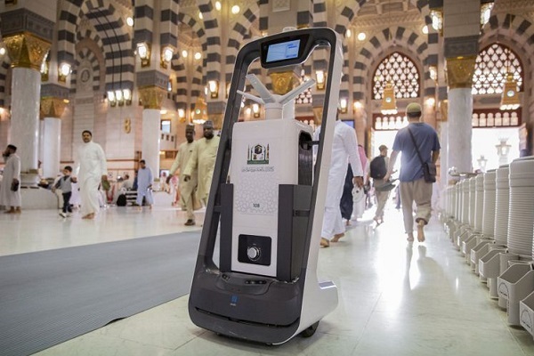 A robot is used for sterilizing the Prophet's Mosque in Medina.
