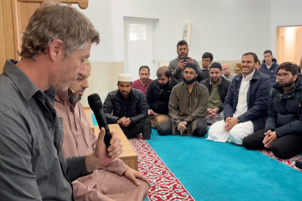 Australian man embracing Islam by taking Shahada