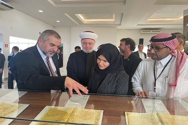 Brazil’s Tourism Minister Wears Hijab, Visits Quran Exhibition