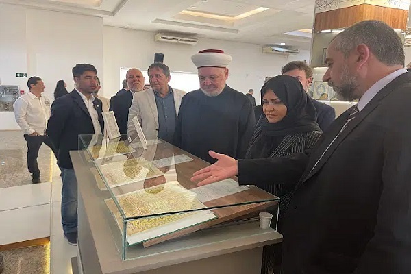 Brazil’s Tourism Minister Wears Hijab, Visits Quran Exhibition  