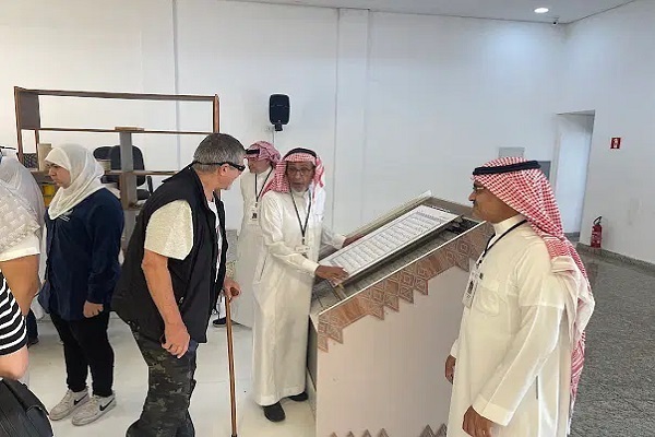 Brazil’s Tourism Minister Wears Hijab, Visits Quran Exhibition  
