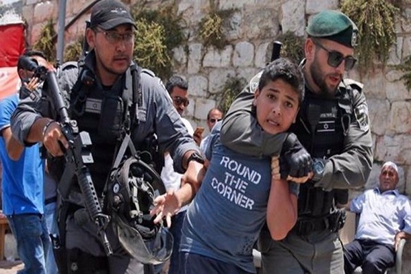 Israeli regime forces detain Palestinian kid