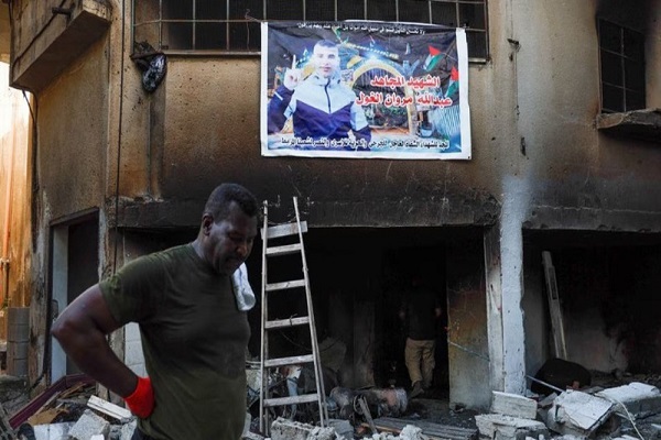 Palestinians inspect the damage after the Israeli army's withdrawal from the Jenin refugee camp in the Israeli-occupied West Bank city of Jenin