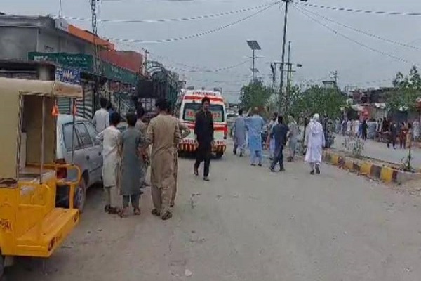 Suicide attack in Pakistan leaves a policeman dead