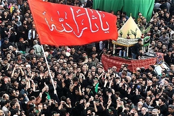 Muslims mourning Imam Hussein (AS) martyrdom