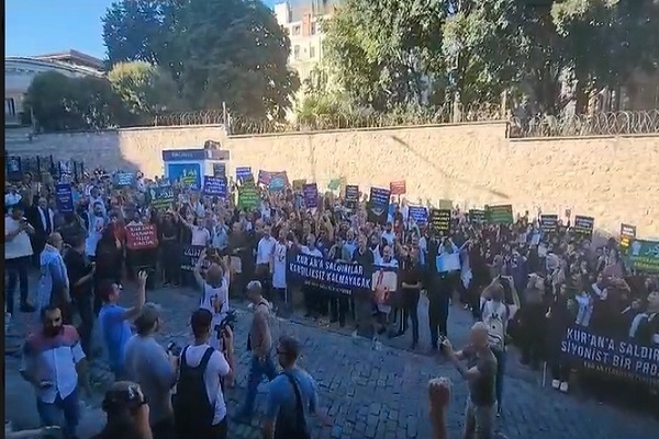 People hold rally in Istanbul to condemn Quran desecration in Sweden