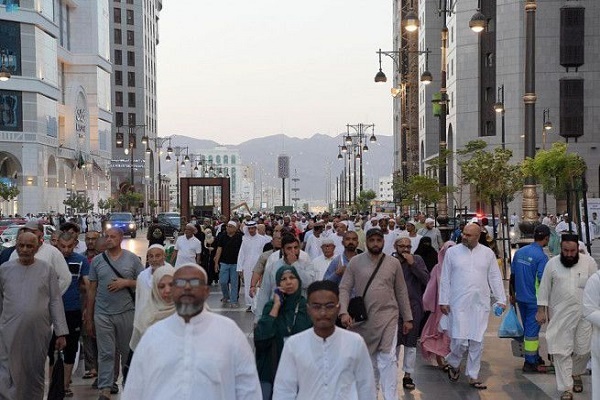 Fragrance Sprayers Installed on Medina Streets Leading to Prophet’s Mosque