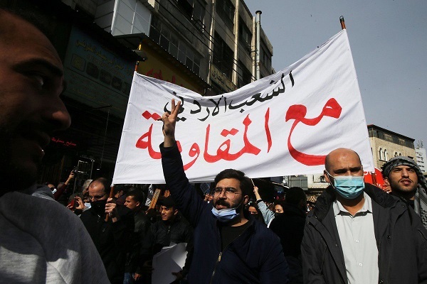 Jordanian people supporting Palestinian resistance