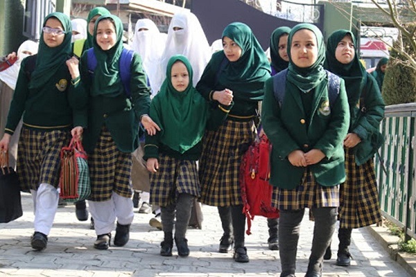 Muslim students in Kashmir
