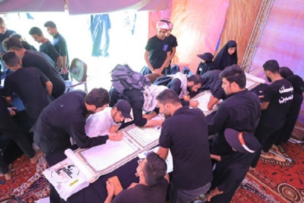 handwriting Quran during Arbaeen walk