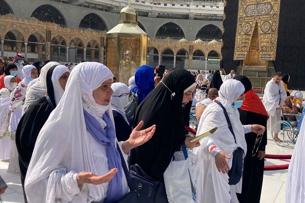 dress code for female Umrah pilgrims