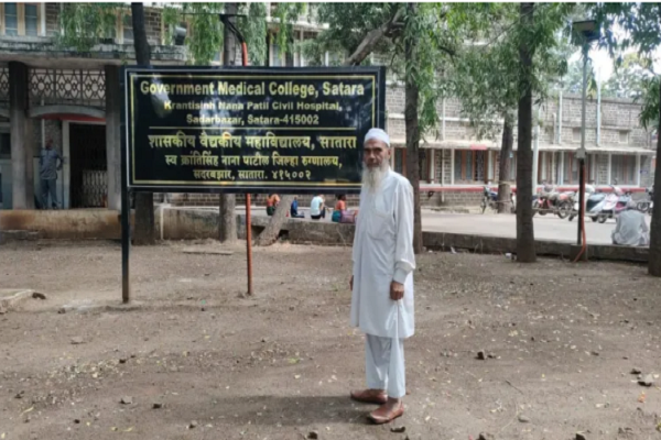 Nurul Hassan’s father Muhammad Liyaqat outside a government hospital in Satara