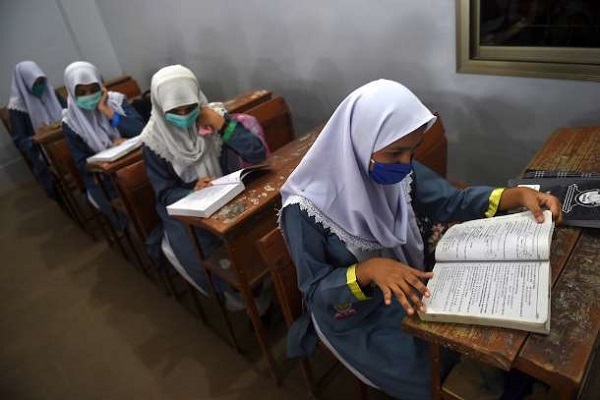 Students in a classroom in Pakistan