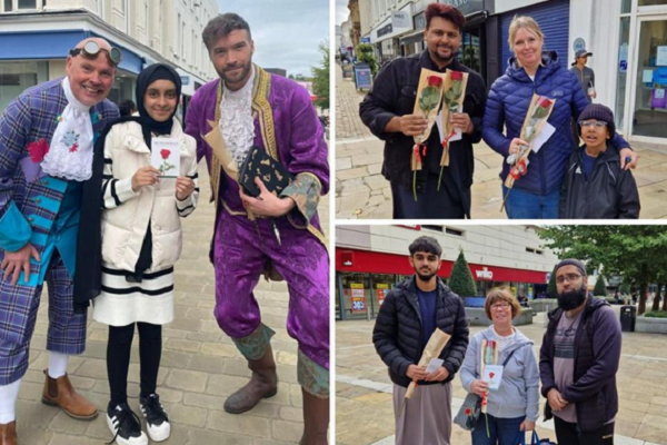 Roses Handed Out in Blackburn to Mark Prophet Muhammad’s Birth Anniversary