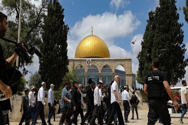 Zionist settlers storm al-Aqsa Mosque