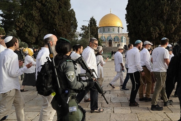 Israeli settlers storm Al-Aqsa Mosque