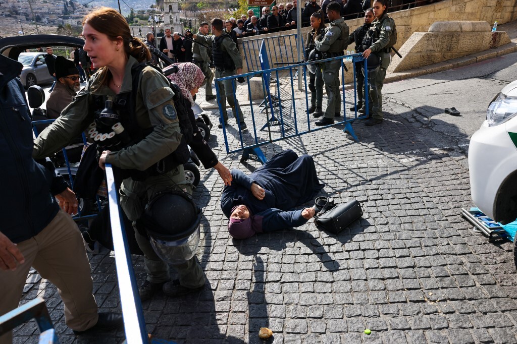 Israeli Regimes Denies Thousands of Muslims' Access to Al-Aqsa Mosque for Friday Prayers