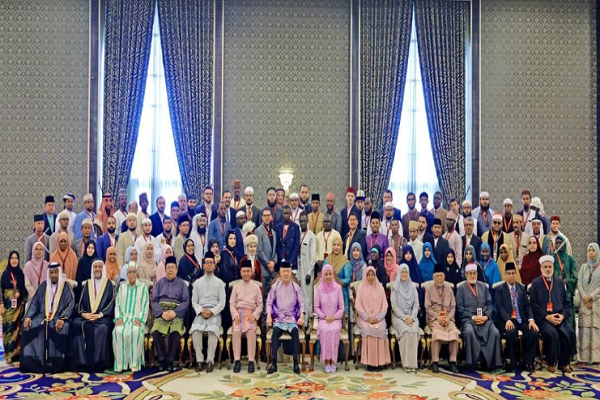 The king and queen of Malaysia attended a high tea event in Kuala Lumpur on October 9, 2024, to honor the participants and judges of the country’s 64th International Al-Quran Recitation and Memorization Assembly (MTHQA).