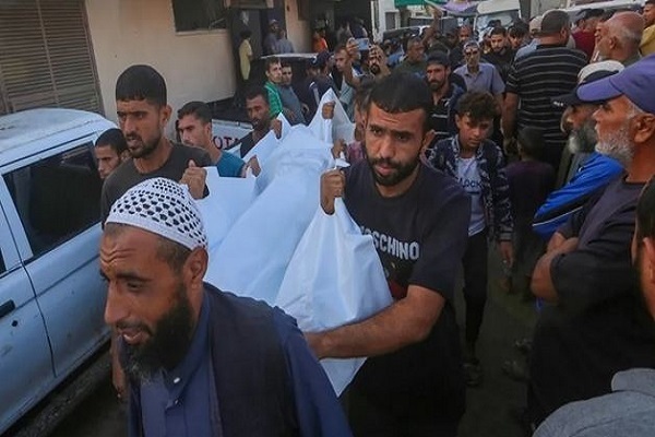 Palestinians in Gaza carrying the bodies of those killed in Israeli attacks