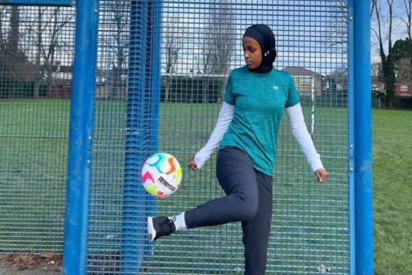 Muslim footballer Iqra Ismail was prevented from playing a Greater London Women’s Football League (GLWFL) match for wearing tracksuit bottoms instead of shorts, citing her religious beliefs.