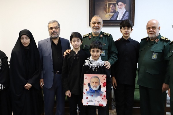 Commander of Iran’s Islamic Revolution Guard Corps Major General Hossein Salami held a meeting with the families of a number of those killed in Israeli attacks on Lebanon