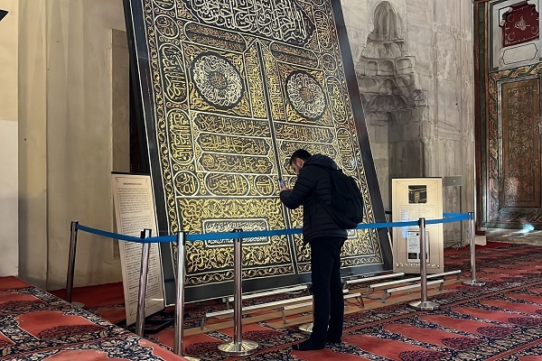 Turkish Mosque Puts Kaaba Kiswah on Display