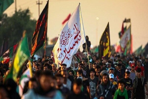 Pilgrims marching from Karbala to Najaf during the Arbaeen season