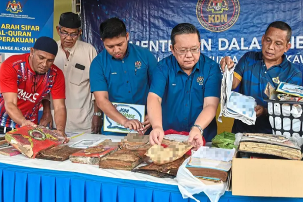 Malaysia collecting copies of the Holy Quran damaged in flood-hit areas