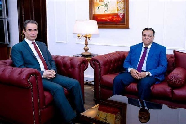 Tariq, the son of late Egyptian qari Abdul Basit Abdul Samad gifted a copy of the renowned qari’s Tarteel recitation of the entire Quran to the head of Egypt’s National Media Organization.
