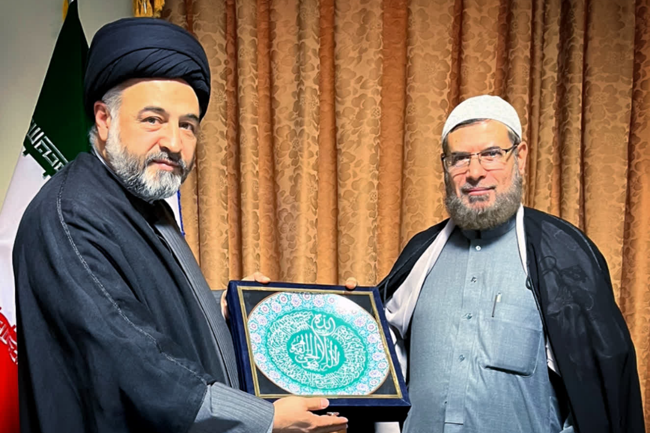 Hojat-ol-Islam Seyed Mostafa Hosseini Neyshabouri (Left) and Sheikh Hassan al-Mansouri (Right)