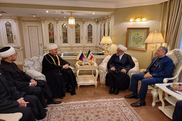 Hojat-ol-Islam Mohseni Qomi, Grand Mufti of Russia Sheikh Rawil Gaynetdin met in Moscow.