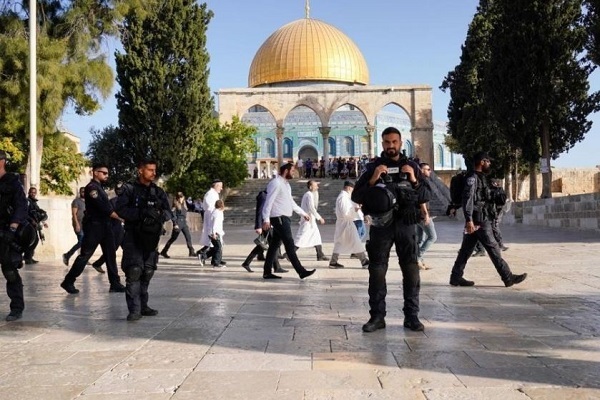 Zionist Settlers Storm Al-Aqsa Mosque, Perform Talmudic Rituals