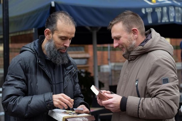 Dutch Muslims Offer Quran Copies After Desecration Attempt