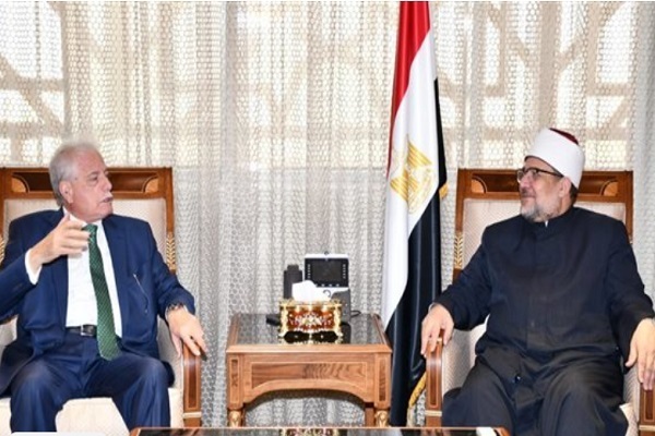 Egypt’s Awqaf Minister Mohammed Mukhtar Gomaa, the governor of South Sinai hold a meeting