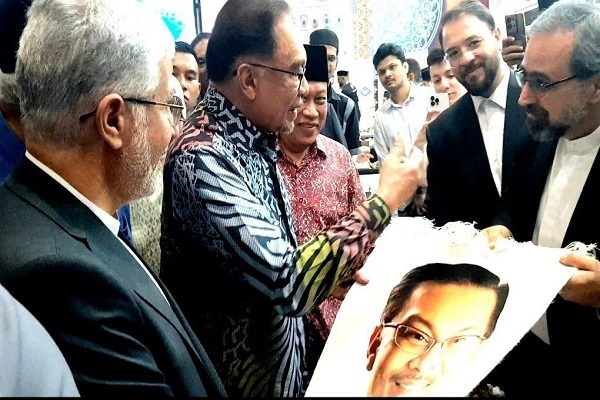 Iranian Artists Taking Part in Malaysia’s Quranic Arts Exhibition  