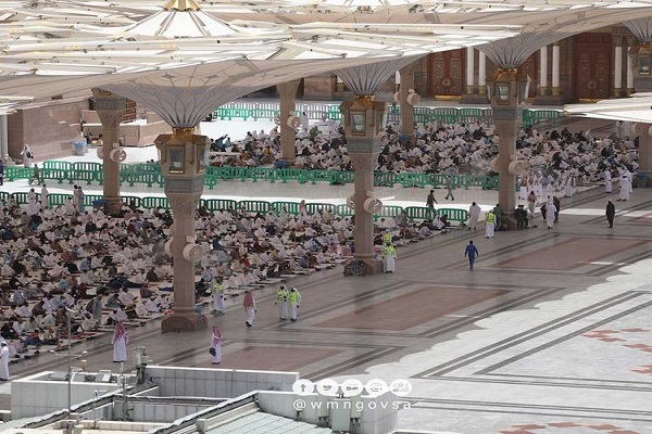worshippers at the Prophet's Mosque in Medina