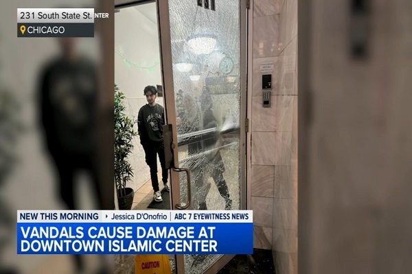 Man shatters door of Downtown Islamic Center in Chicago