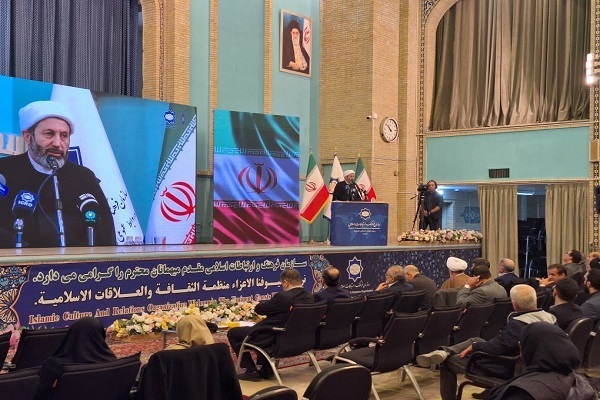 ICRO chief Hojat-ol-Islam Mehdi Imanipour addressing the closing ceremony of a festival on top research studies in the field of international cultural relations