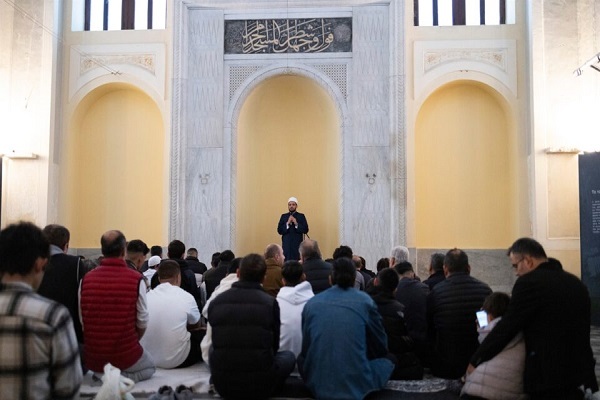 IQNA – Eid-al Fitr prayers were performed by over 100 Muslim worshippers at the Yeni Mosque in Thessaloniki, northern Greece, on Wednesday.